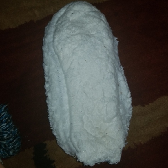 Size 6-9 winter house slippers - Picture 4 of 4